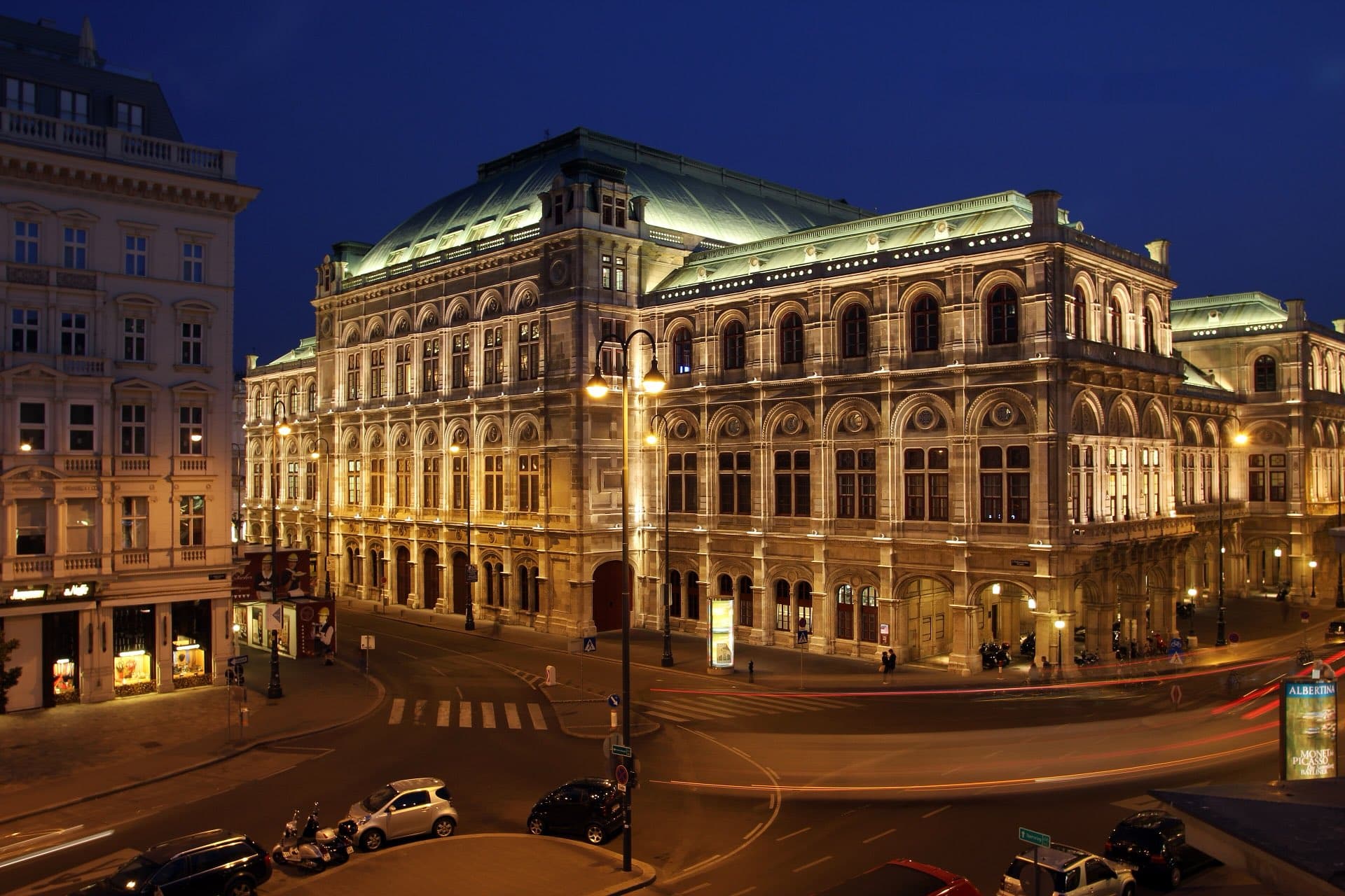 Die Wiener Staatsoper bei Nacht