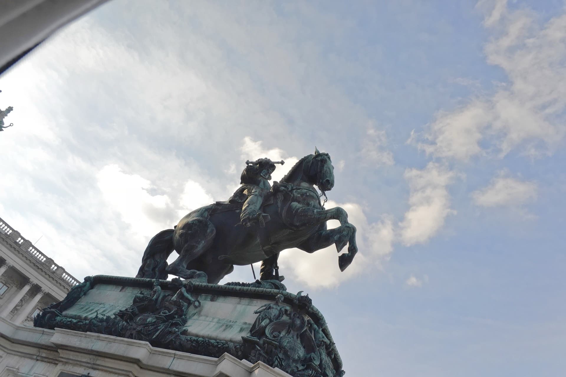Reiterstandbild des Prinz Eugen am Wiener Heldenplatz vor der Neuen Burg